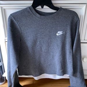 Cropped Nike sweatshirt